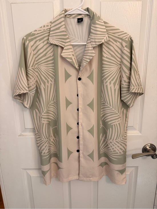NFINITY Other - NFINITY Sage and Cream Tropical Camp Collar Button-Up Shirt